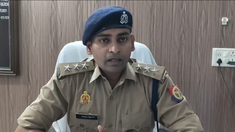 शामली: दो भाइयों का विवाद शांत कराने पहुंची पुलिस टीम पर पथराव, PRV के शीशे टूटे, चालक घायल।