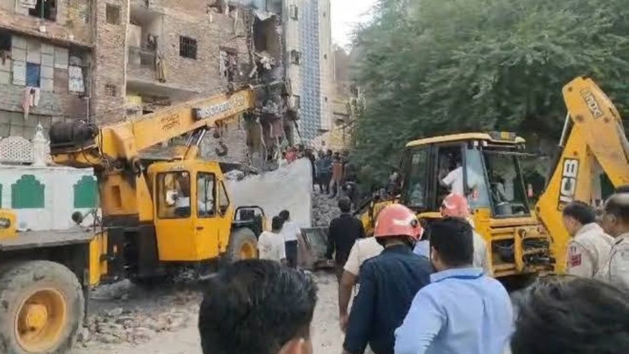 Delhi Seemapuri Building Dollepsed